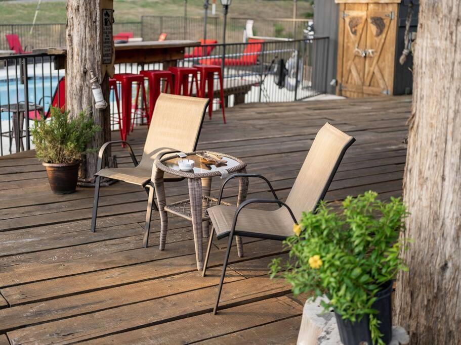 Stonegate Lodge 2 Queen Beds Wifi 50In Roku Tv Salt Water Pool Room #105 Eureka Springs Eksteriør billede
